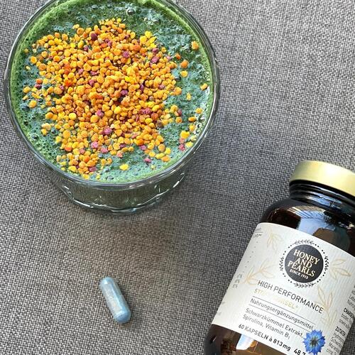 Smoothie, blauer Smoothie mit Spirulina, Kapsel, Nahrungsergänzungsmittel von Honey and Pearls